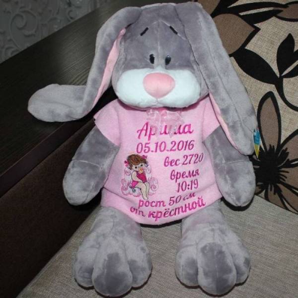 Іменна м'яка іграшка кролик зайчик з вишитою метрикою, колір - сірий з рожевими вушками