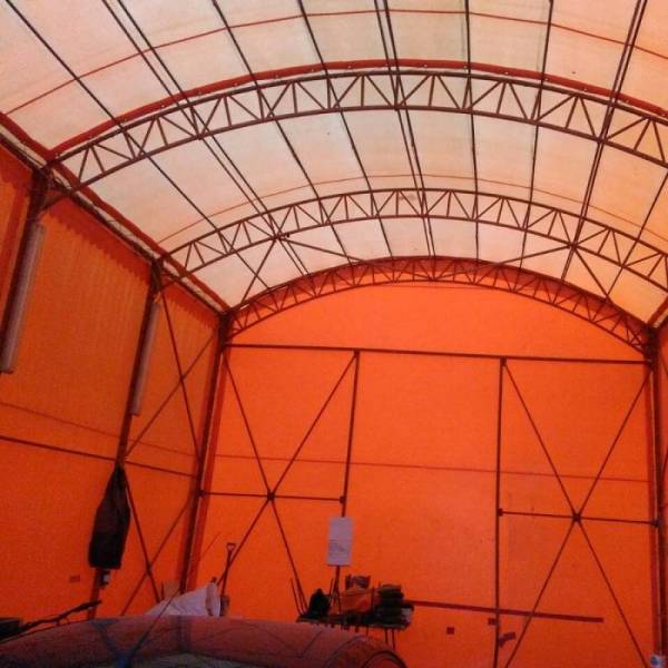 Большой шатер с окнами и стенами для летних кафе с тентом ПВХ