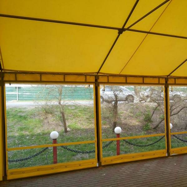 Большой шатер с окнами и стенами для летних кафе с тентом ПВХ